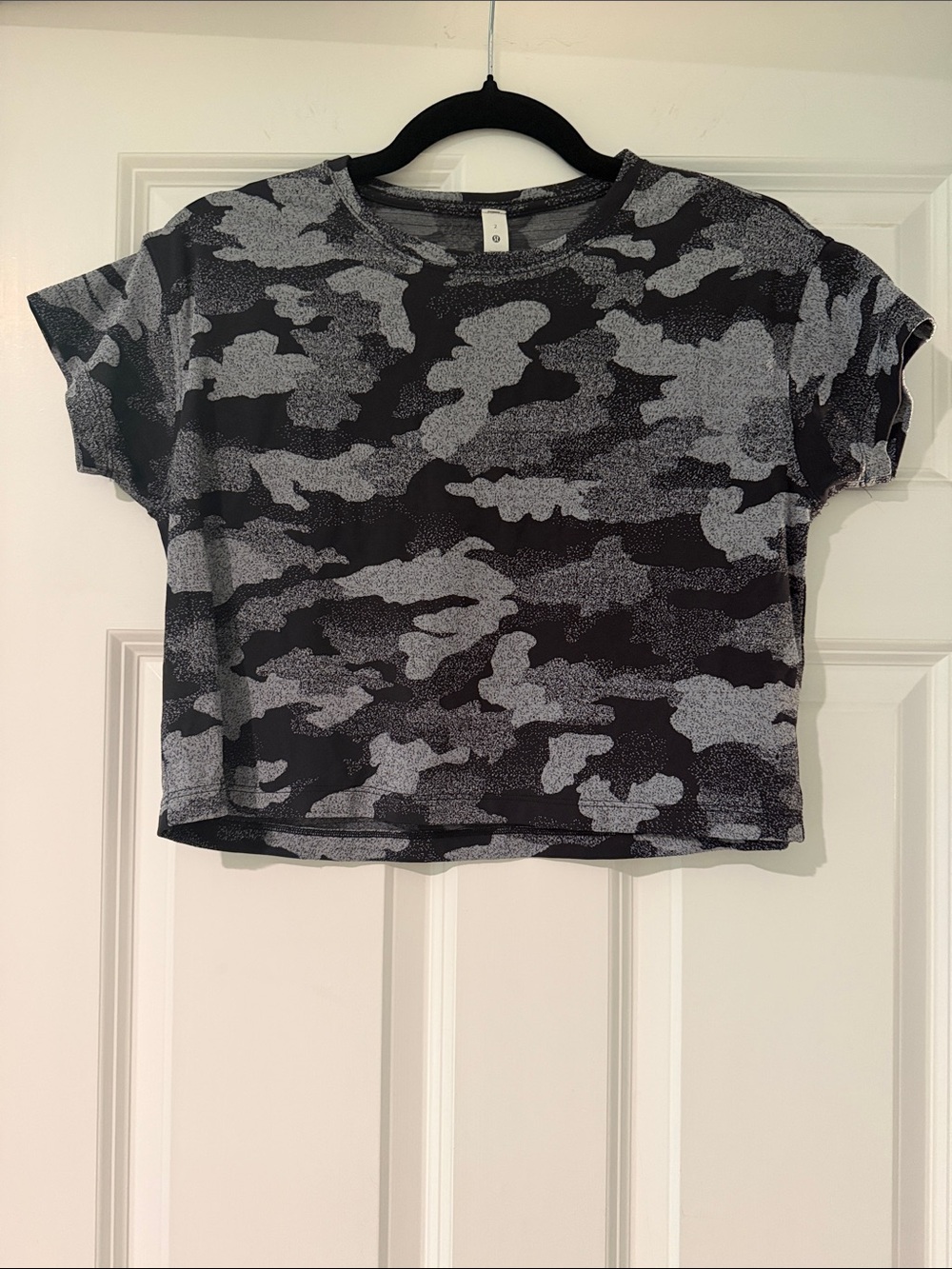 lululemon athletica Black & Gray Camo Cropped Tee